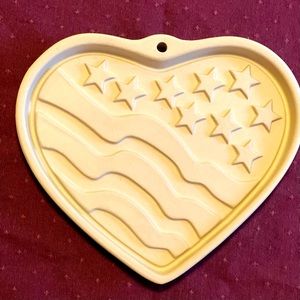 NIB Pampered Chef Patriotic Heart Stoneware Mold 2005